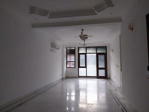 Room in 3 BHK Builder Floor at Safdarjung Enclave – for Rent