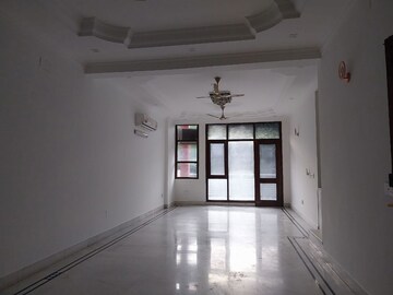 Room in 3 BHK Builder Floor at Safdarjung Enclave – for Rent