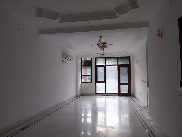 Room, safdarjung enclave 3 Bedroom 300 Sq.Yd. Builder Floor In Safdarjung Enclave Delhi 9724913
