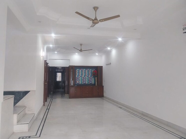 Room, safdarjung enclave 3 Bedroom 300 Sq.Yd. Builder Floor In Safdarjung Enclave Delhi 9724913
