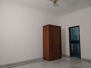 Room in 3 BHK Builder Floor at Safdarjung Enclave – for Rent