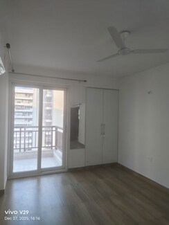 3 BHK + Servant Room Apartment For Sale in Unitech Uniworld City