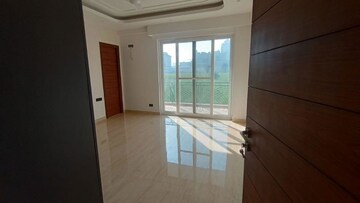 Room in 3 BHK Villa at BPTP Visionnaire Luxe Villas, Sector 70a – for Sale