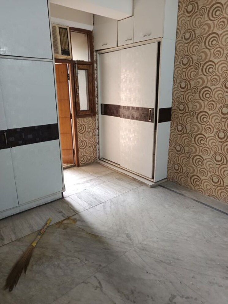 Room, rohini sector 13 2 Bedroom 950 Sq.Ft. Apartment In Rohini Sector 13 Delhi 9725005