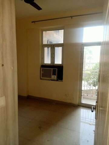 Room in 2 BHK Apartment at Shree Vardhman Mantra, Sector 67 – for Rent