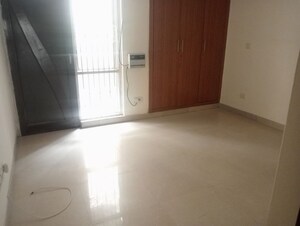 Room in 3.5 BHK Apartment at Parsvnath Green Ville, Sector 48 – for Sale