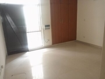 Room in 3.5 BHK Apartment at Parsvnath Green Ville, Sector 48 – for Sale