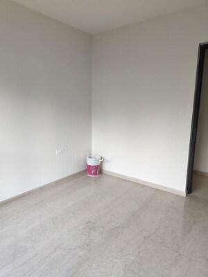 Room in 2 BHK Apartment at Kalpataru Magnus, Bandra East – for Rent