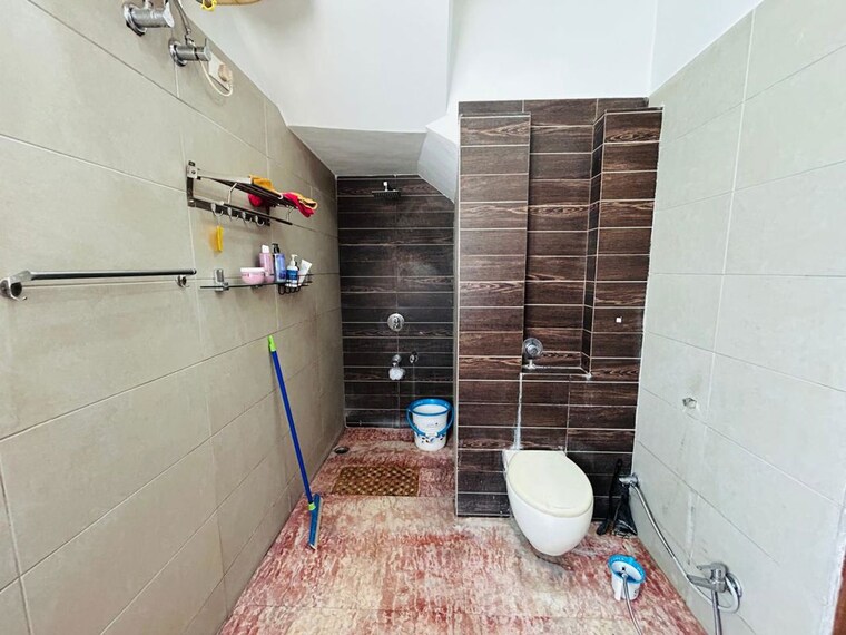 Bathroom, sector 28 4 Bedroom 200 Sq.Yd. Independent House In Sector 28 Panchkula 9724992