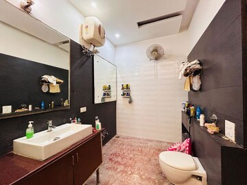 Bathroom in 4 BHK Independent House at Sector 28 – for Sale