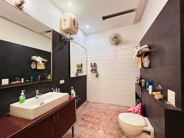 Bathroom, sector 28 4 Bedroom 200 Sq.Yd. Independent House In Sector 28 Panchkula 9724992