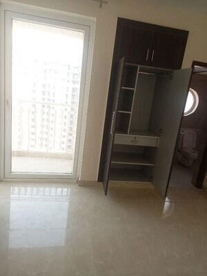 Room in 2 BHK Apartment at Sikka Karnam Greens, Sector 143b – for Rent