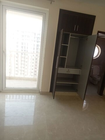 Room in 2 BHK Apartment at Sikka Karnam Greens, Sector 143b – for Rent