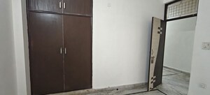 Room in 1 BHK Builder Floor at Mayur Vihar 1 – for Rent