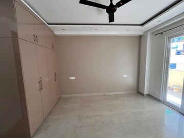 Room in 4 BHK Builder Floor at Eros Rosewood City, Sector 49 – for Sale