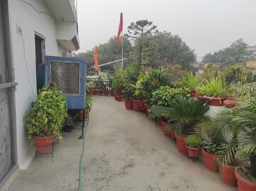 1 BHK Independent House – Garden View at Aliganj Plaza, Aliganj - for Rent