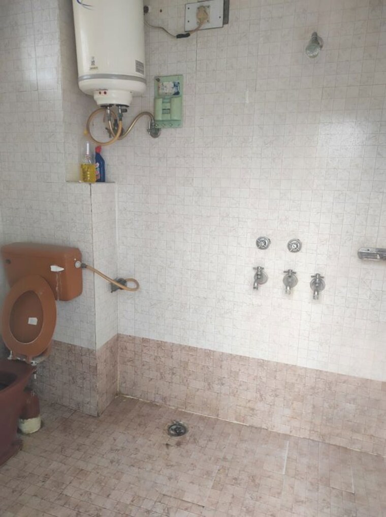 Bathroom, aliganj-plaza 1 Bedroom 500 Sq.Ft. Independent House In Aliganj Lucknow 9725082