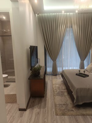 Room in 4 BHK Apartment at Rohini Sector 32 – for Sale