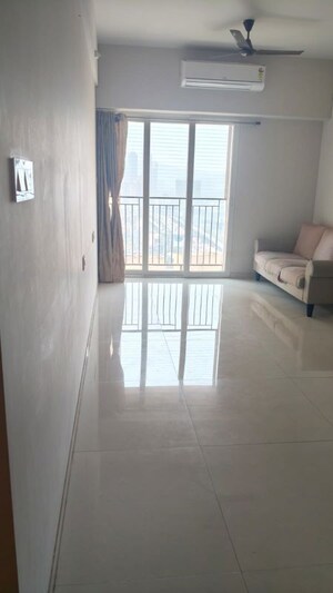 Room in 2 BHK Apartment at Rustomjee Urbania Azziano, Thane West – for Rent