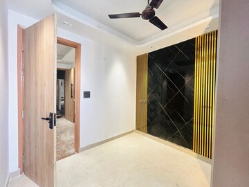 Room in 2 BHK Builder Floor at Saket – for Rent