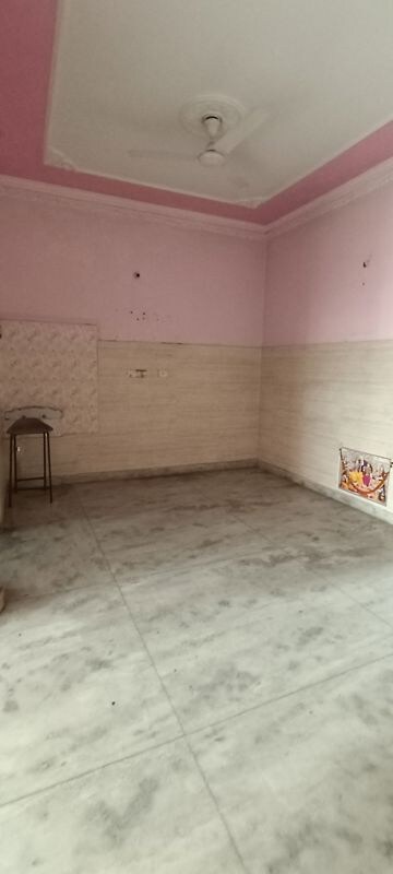 Parking in 1.5 BHK Independent House at Patiala Road – for Rent