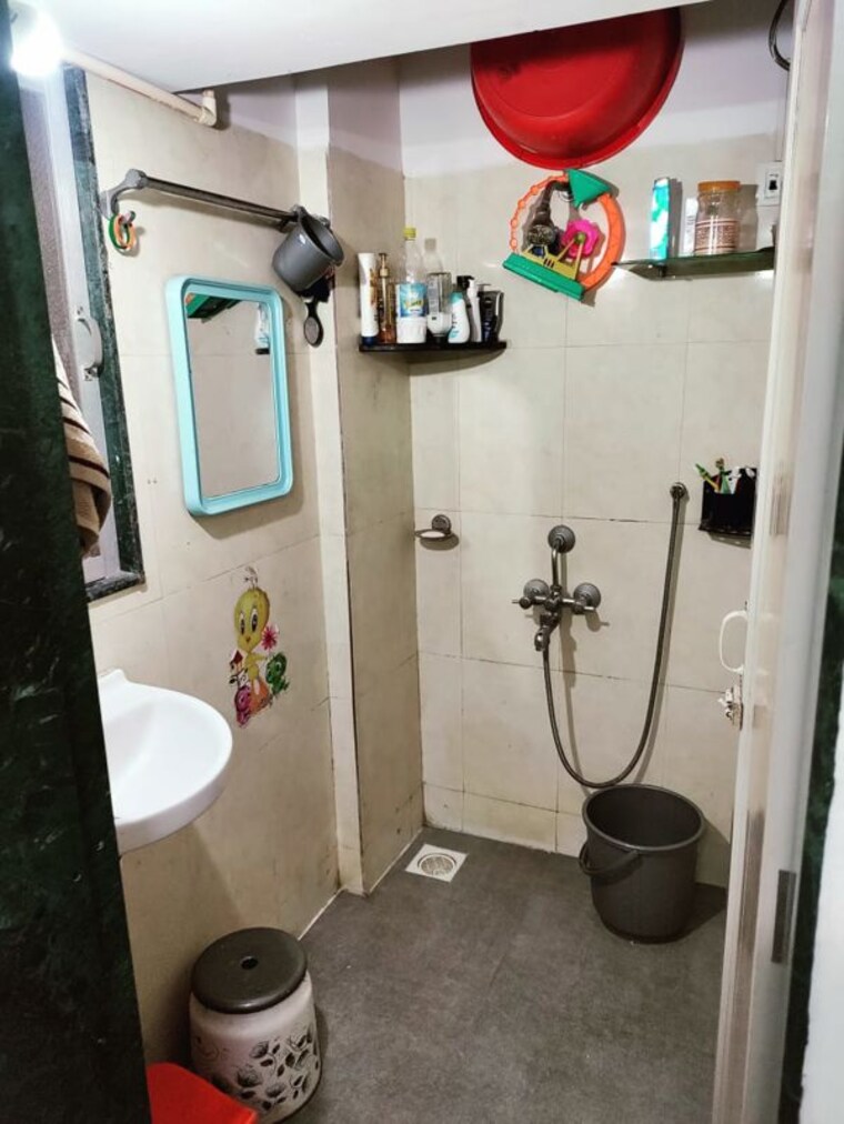 Bathroom, puranik-city-phase-iii 1 Bedroom 400 Sq.Ft. Apartment In Ghodbunder Road Thane 9725100