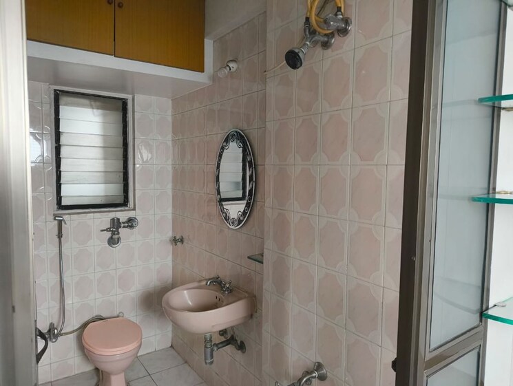 Bathroom, hiranandani-garden-brentwood 2 Bedroom 800 Sq.Ft. Apartment In Powai Mumbai 9725111