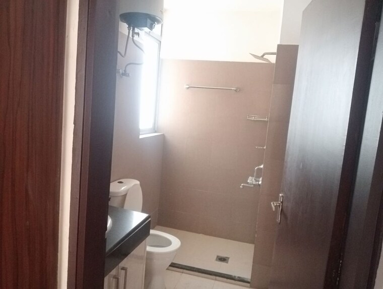 Bathroom, pioneer-park-phase-1 3 Bedroom 1795 Sq.Ft. Apartment In Sector 61 Gurgaon 9725124