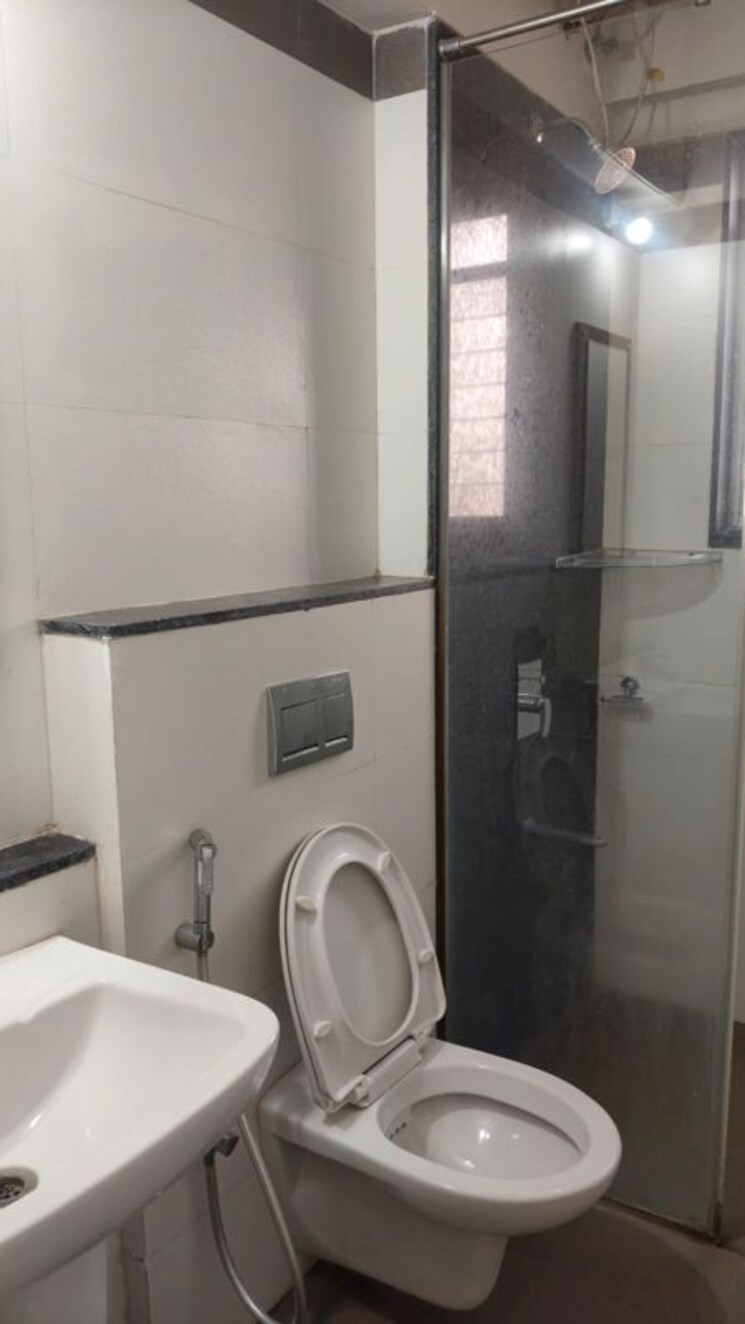 Bathroom, rustomjee-urbania-azziano 3 Bedroom 990 Sq.Ft. Apartment In Thane West Thane 9725130