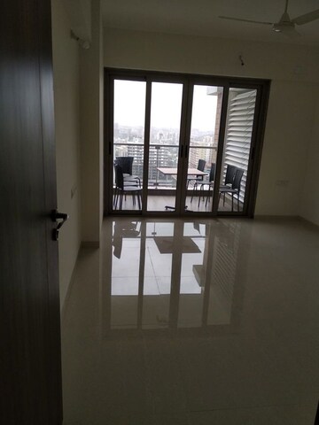 Room in 4 BHK Apartment at Adani Group Western Heights, Andheri West – for Rent