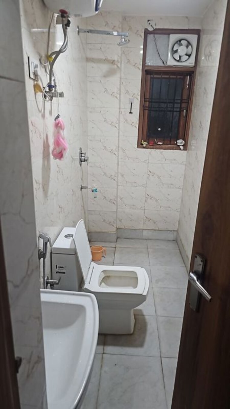 Bathroom, saket 1 Bedroom 500 Sq.Ft. Apartment In Saket Delhi 9725146