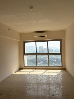 Room in 2 BHK Apartment at Lodha Luxuria, Majiwada – for Rent