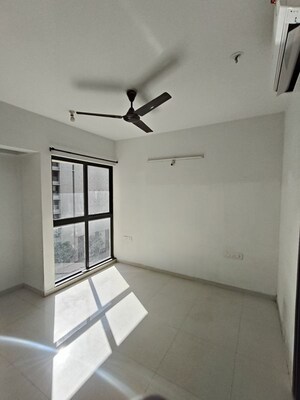 Room in 2.5 BHK Apartment at Lodha Lakeshore Greens, Dombivli East – for Rent