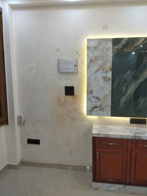 Furnished Amenities in 2 BHK Builder Floor at Vaishali Sector 4 – for Sale