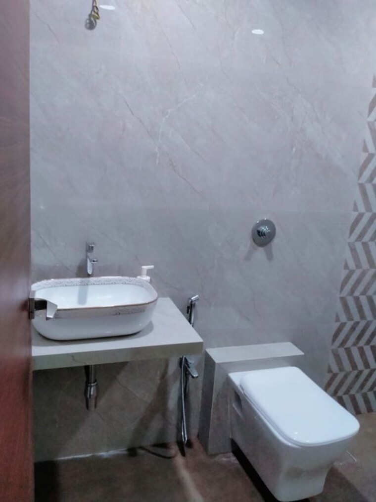 Bathroom, supreme-shree-shreyas-chs 2 Bedroom 729 Sq.Ft. Apartment In Santacruz East Mumbai 9725199