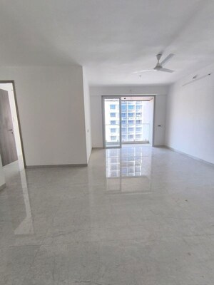 2.5 BHK Apartment For Rent in Ekta Tripolis, Goregaon West