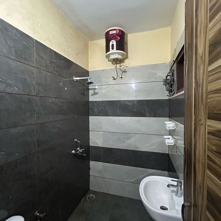 Bathroom, kharar landran road 2 Bedroom 950 Sq.Ft. Apartment In Kharar Landran Road Mohali 9725234