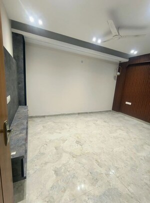 Room in 3 BHK Apartment at Saket – for Rent