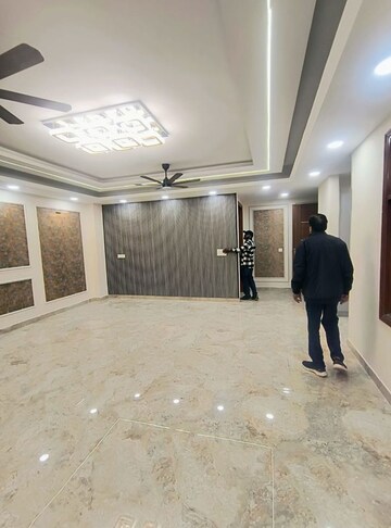 Room in 3 BHK Apartment at Saket – for Rent