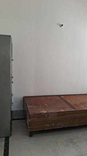 Furnished Amenities in 3 BHK Apartment at Orchid Petals, Sector 49 – for Rent