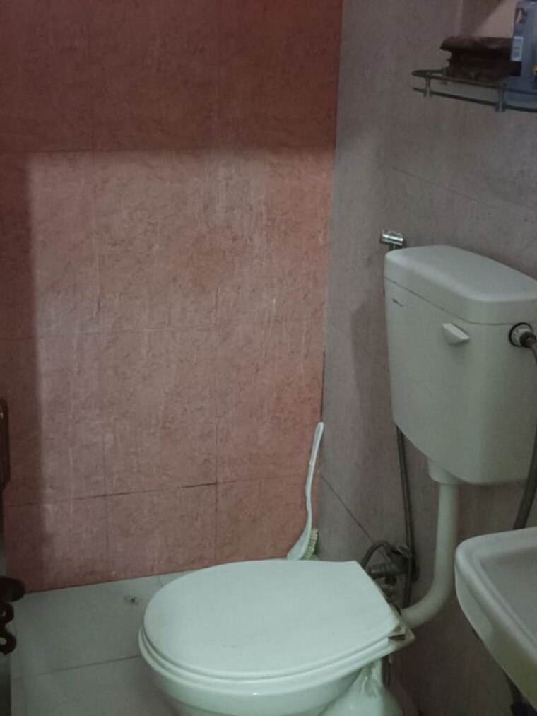 Bathroom, dhakoli 4 Bedroom 100 Sq.Yd. Builder Floor In Dhakoli Zirakpur 9725299