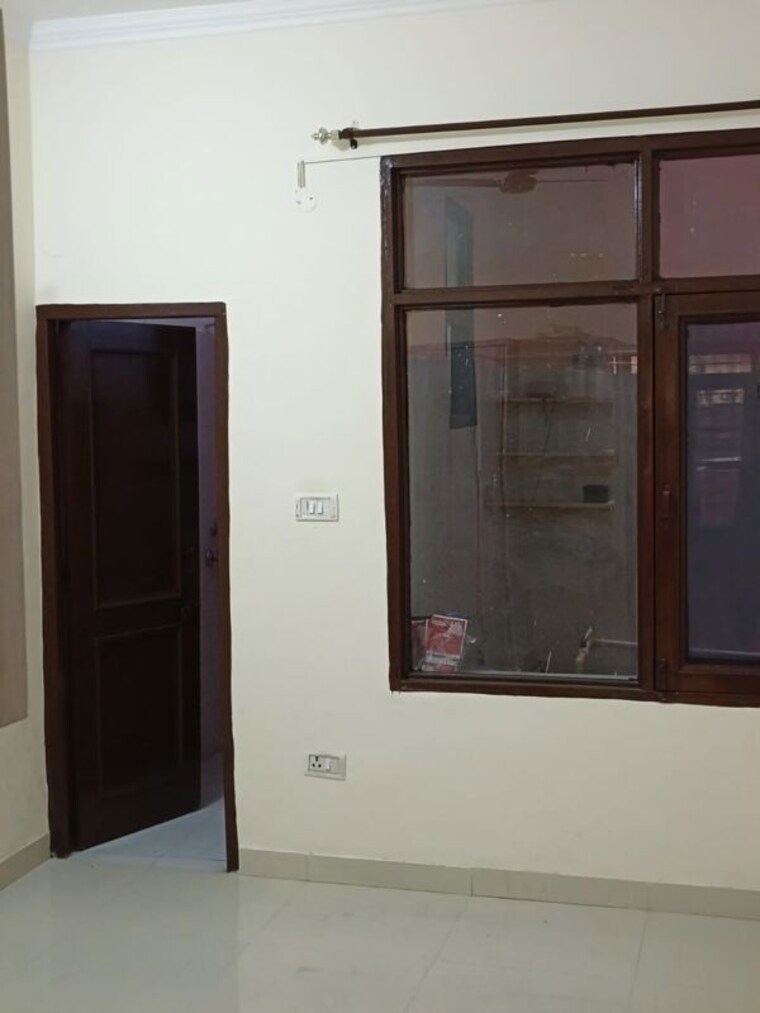 Room, dhakoli 4 Bedroom 100 Sq.Yd. Builder Floor In Dhakoli Zirakpur 9725299