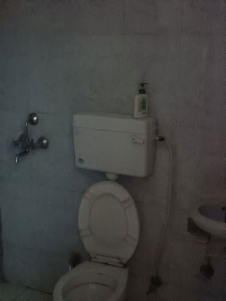 Bathroom, dhakoli 4 Bedroom 100 Sq.Yd. Builder Floor In Dhakoli Zirakpur 9725299