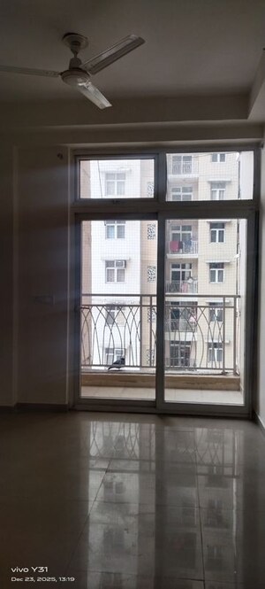 Room in 3 BHK Apartment at Mahagun Mywoods, Sector 16c Greater Noida – for Rent