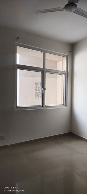 Room in 3 BHK Apartment at Mahagun Mywoods, Sector 16c Greater Noida – for Rent