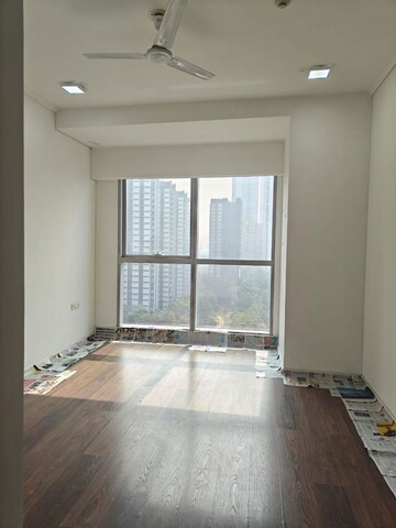 Room in 3 BHK Apartment at Bombay Realty Island city center ICC, Wadala – for Rent