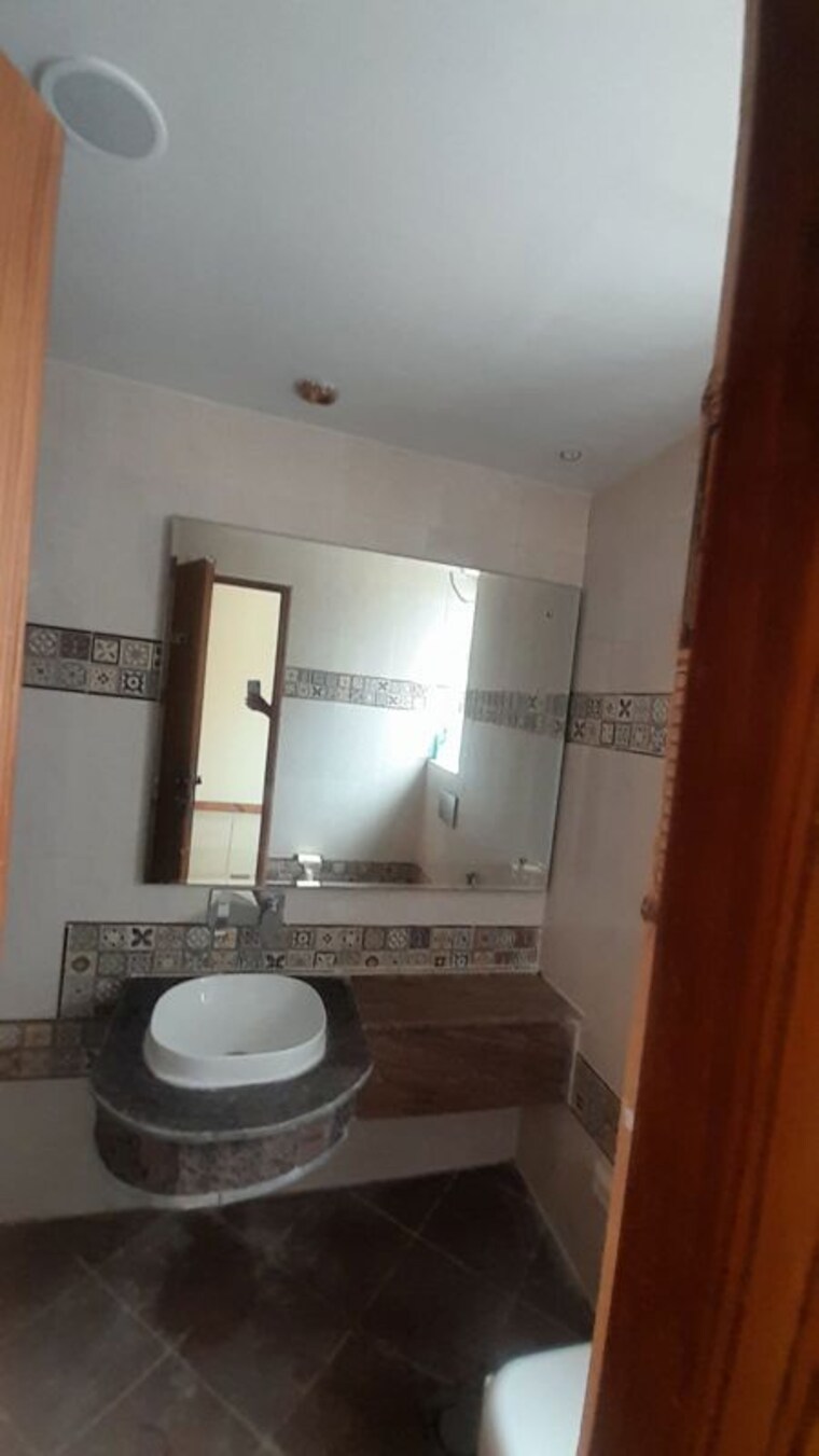Bathroom, nirvana-country-birch-court 4 Bedroom 360 Sq.Yd. Villa In Sector 50 Gurgaon 9725373