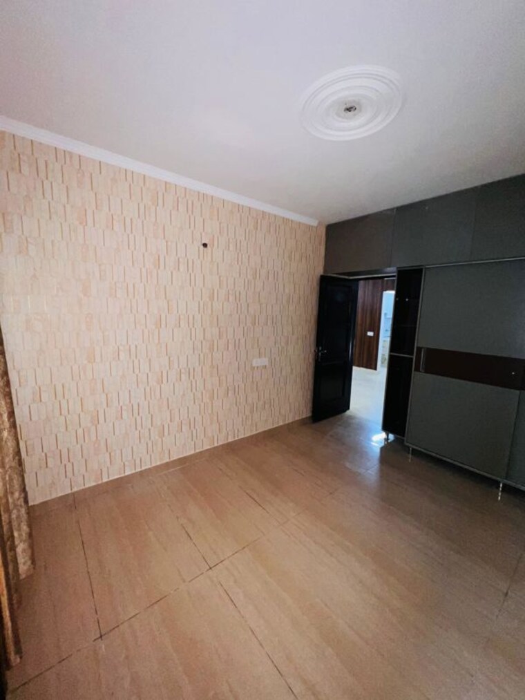 Room, dhakoli 3 Bedroom 150 Sq.Ft. Builder Floor In Dhakoli Zirakpur 9725375