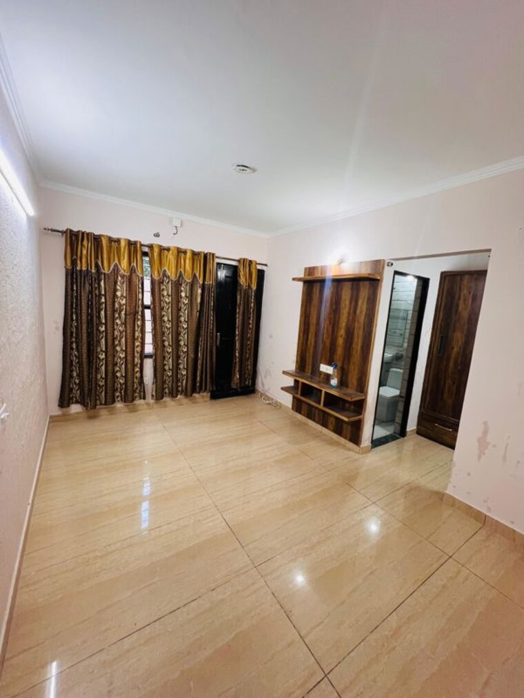 Room, dhakoli 3 Bedroom 150 Sq.Ft. Builder Floor In Dhakoli Zirakpur 9725383