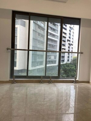 Room in 3 BHK Apartment at Gurukul CHS Matunga, Matunga East – for Rent